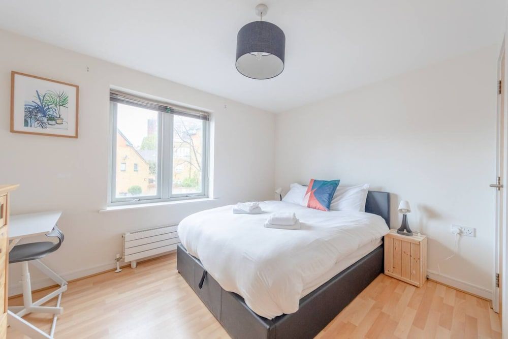 undefined Spacious 2 Bedroom Apartment Near White City 8