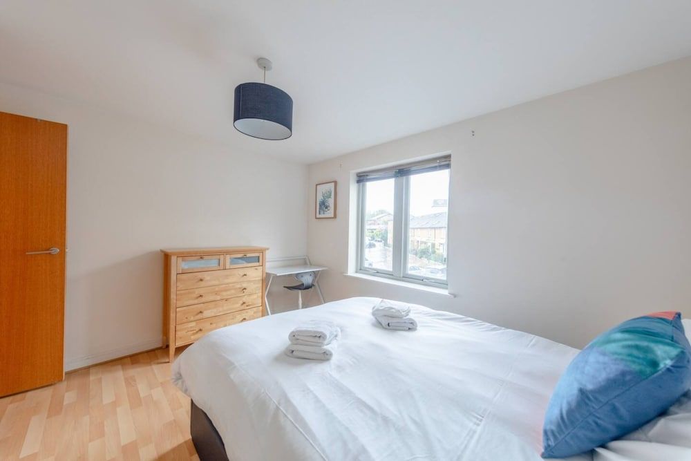 undefined Spacious 2 Bedroom Apartment Near White City 6