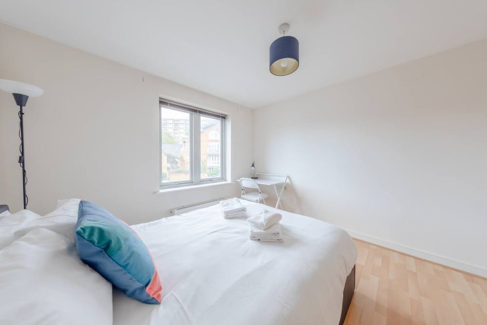 undefined Spacious 2 Bedroom Apartment Near White City 7