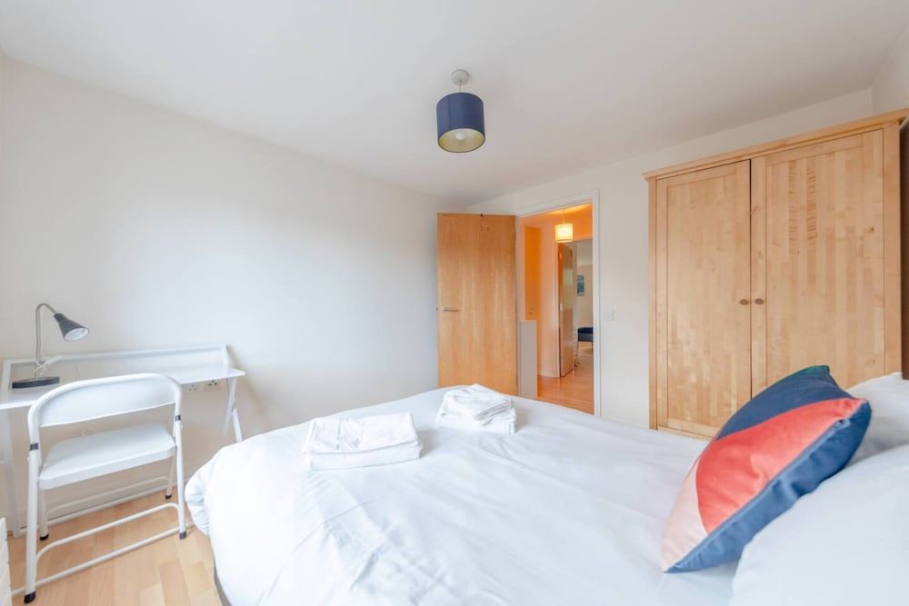 undefined Spacious 2 Bedroom Apartment Near White City