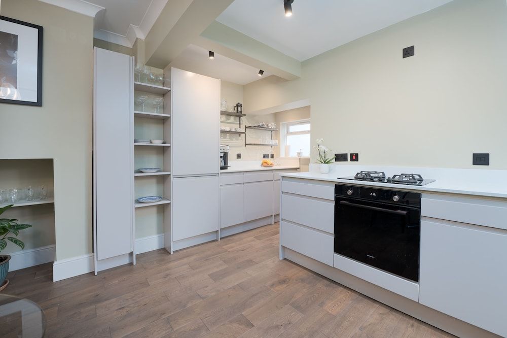 undefined Spacious two Bedroom Maisonette With Private Garden in Balham by Underthedoormat 4