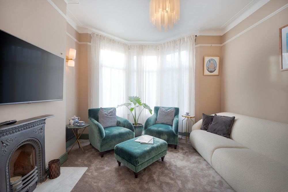 undefined Spacious two Bedroom Maisonette With Private Garden in Balham by Underthedoormat 7