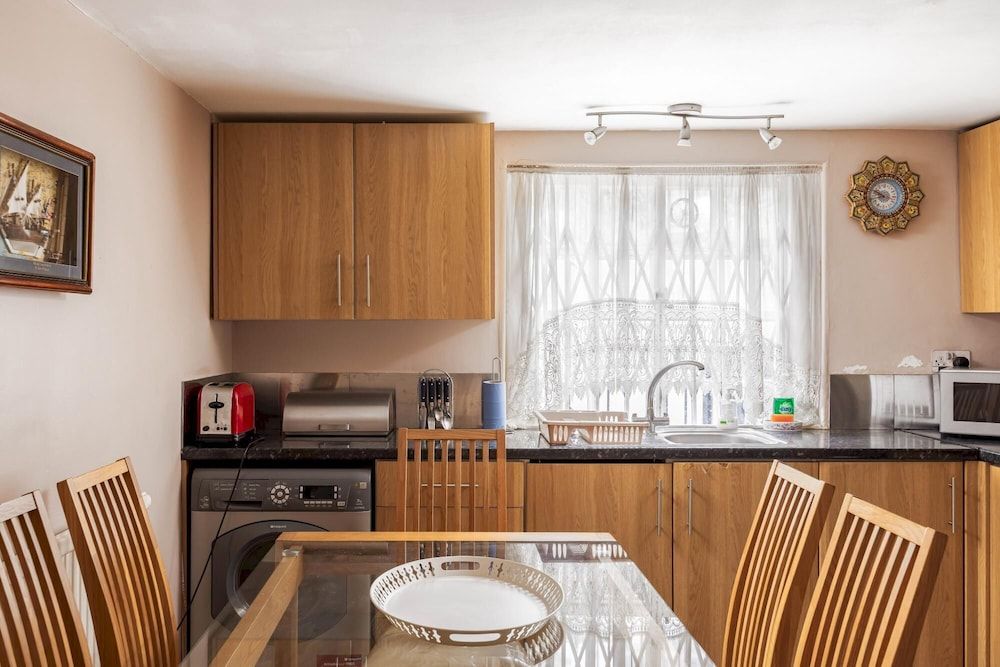 undefined Baker Street Regent Park 3-bedrooms Garden Flat 3