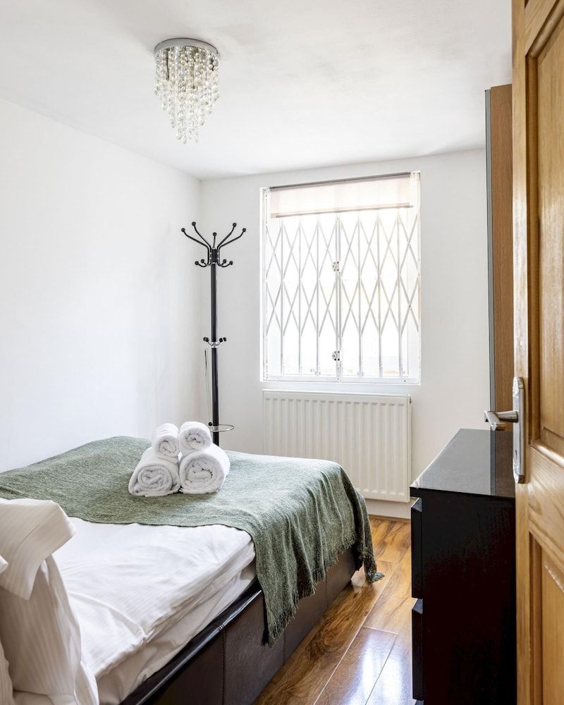 undefined Baker Street Regent Park 3-bedrooms Garden Flat 8