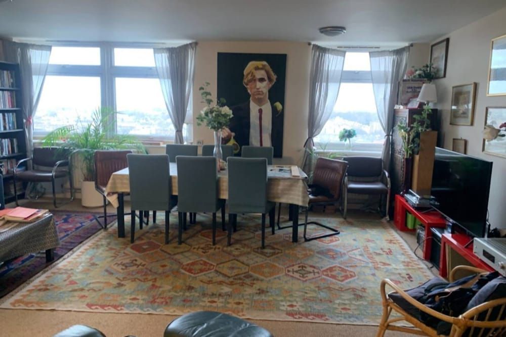 undefined Vibrant 2BD Flat With City Views - Shepherd's Bush