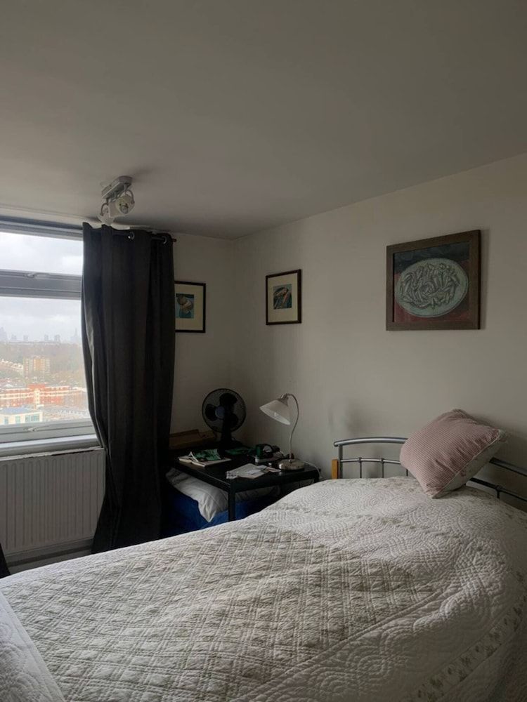 undefined Vibrant 2BD Flat With City Views - Shepherd's Bush 4