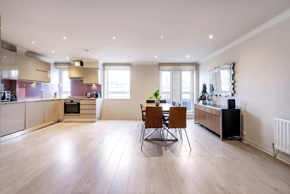 undefined Beautiful 3-bed in the Heart of London With Parking-hosted by Sweetstay 8