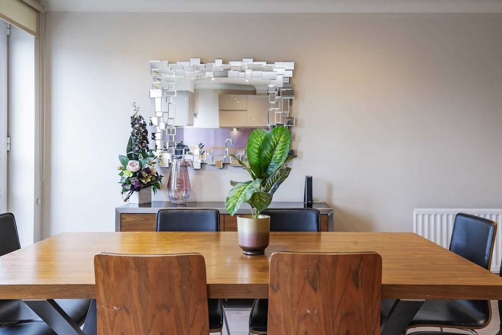 undefined Beautiful 3-bed in the Heart of London With Parking-hosted by Sweetstay 6