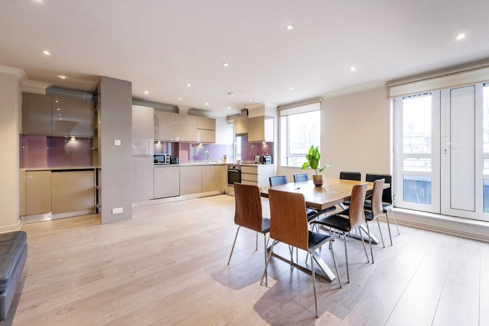 undefined Beautiful 3-bed in the Heart of London With Parking-hosted by Sweetstay 3