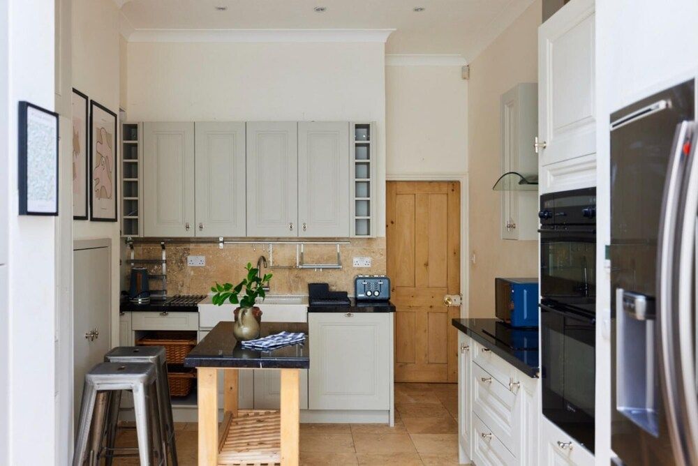 undefined The Barnet Escape - Exquisite 4bdr House With Garden Patio 7