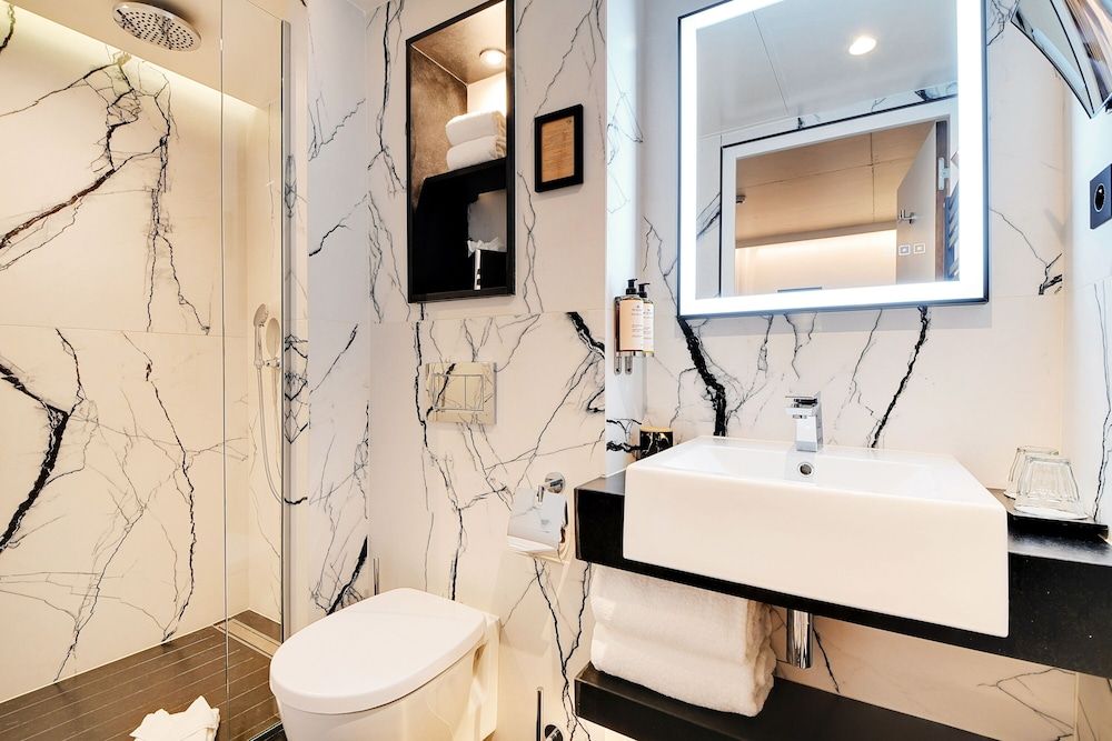 CARD Hôtel Superior Double Room 8