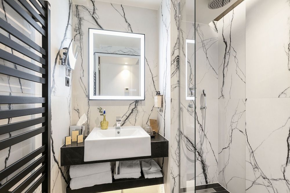 CARD Hôtel Superior Double Room 5