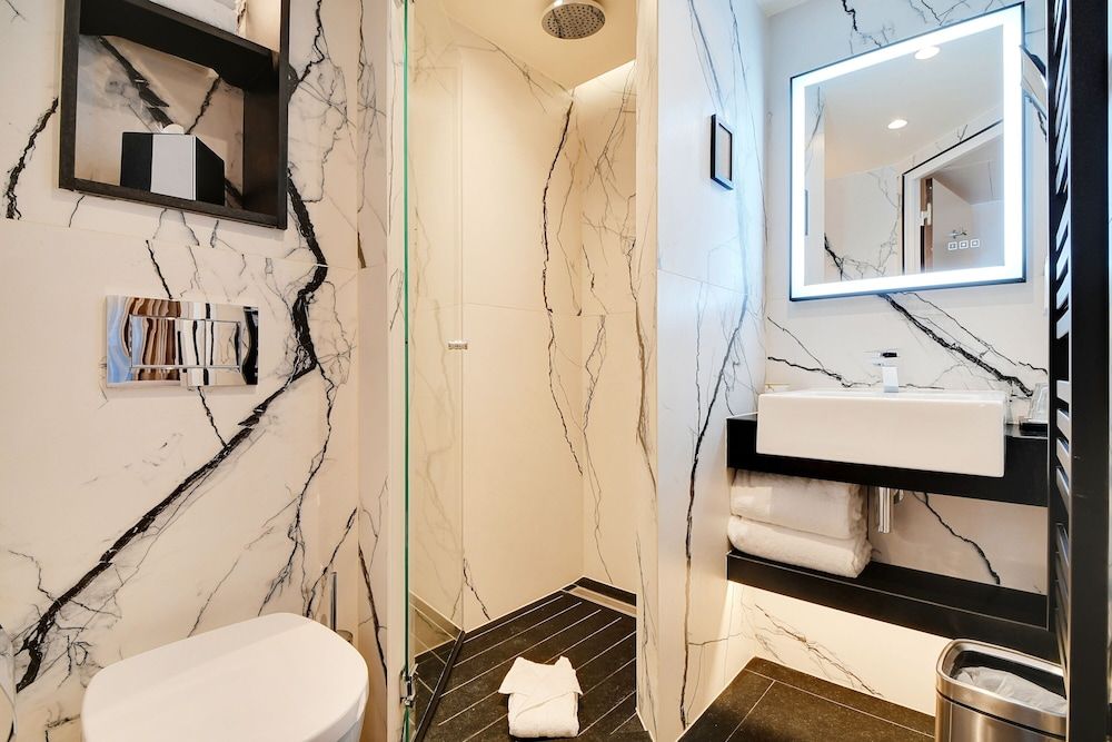 CARD Hôtel Superior Double Room 11