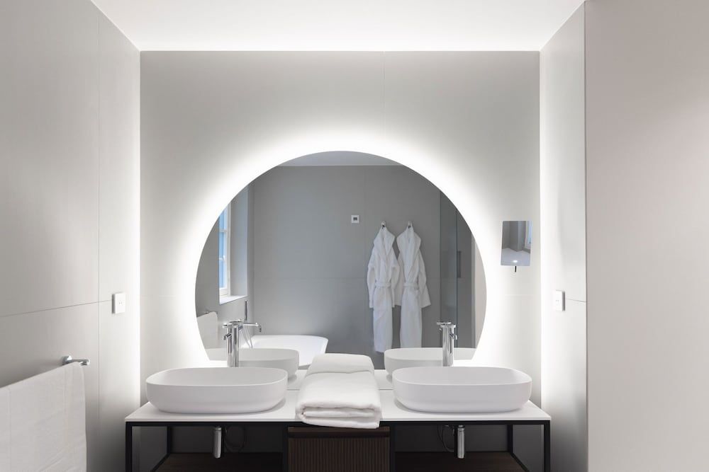 1.75 Paris La Source Deluxe Suite, Ensuite 6