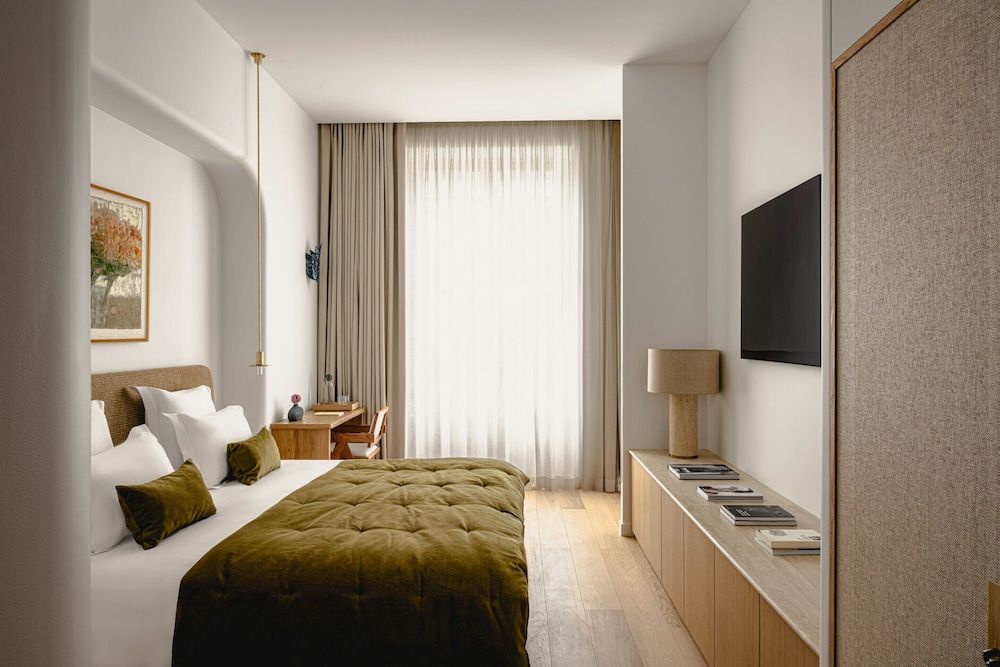 undefined 1.75 Paris La Source 2