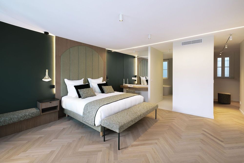 1.75 Paris La Source Deluxe Suite, Ensuite 3