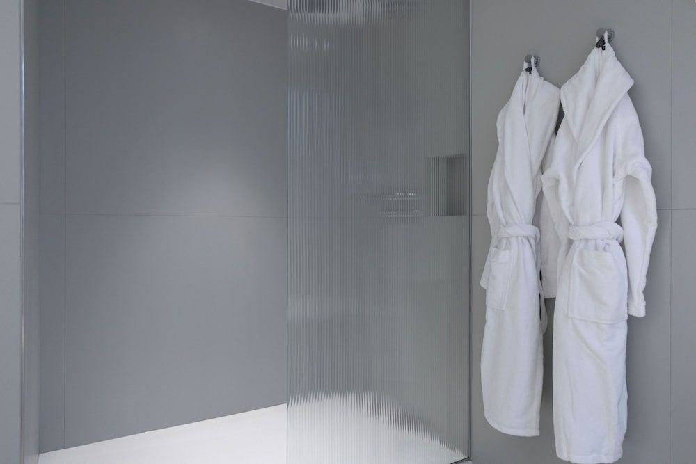 1.75 Paris La Source Deluxe Suite, Ensuite 9