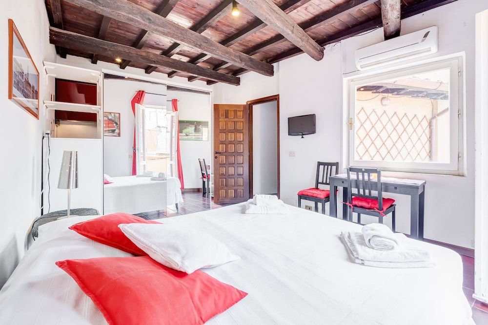 undefined Romantic House in Trastevere 7