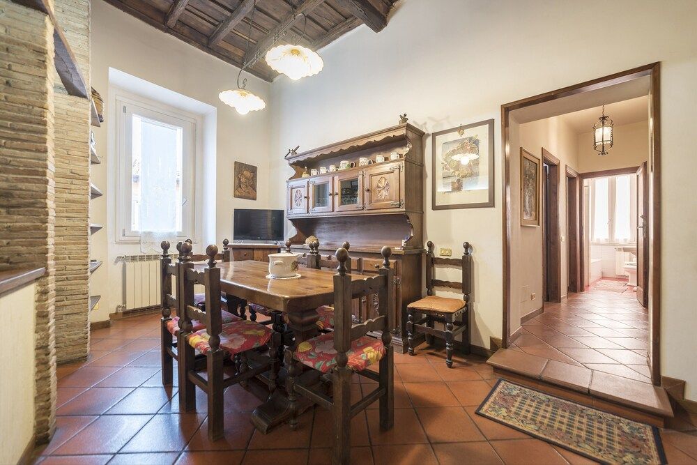 undefined Trastevere Roomy Apartment 9