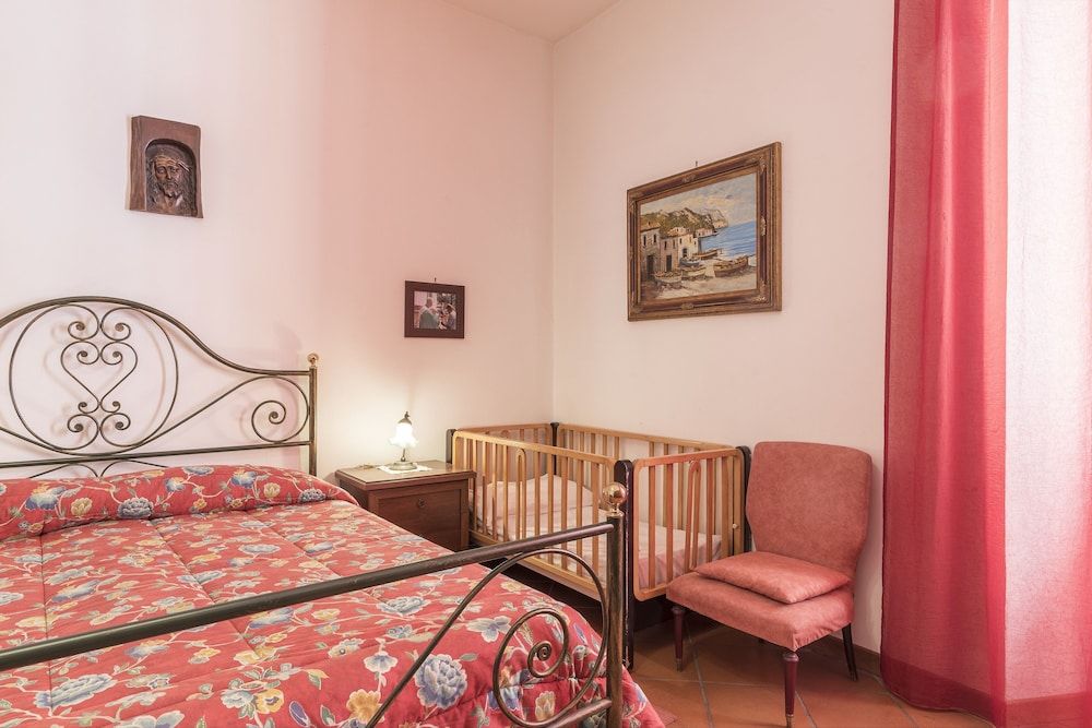 undefined Trastevere Roomy Apartment 7