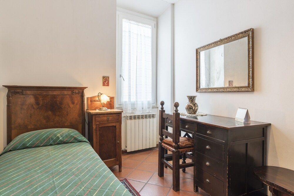 undefined Trastevere Roomy Apartment 8