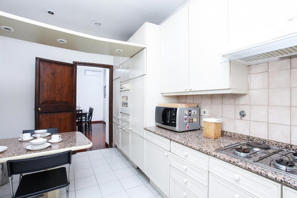 Above Pantheon Roof in Roma Apartment 21