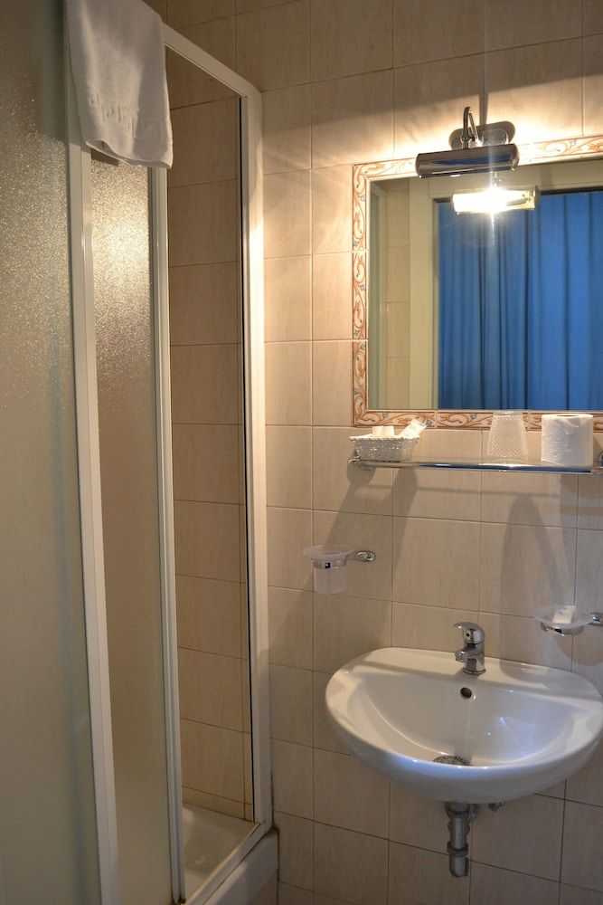 Hotel Ferraro Triple Room 4