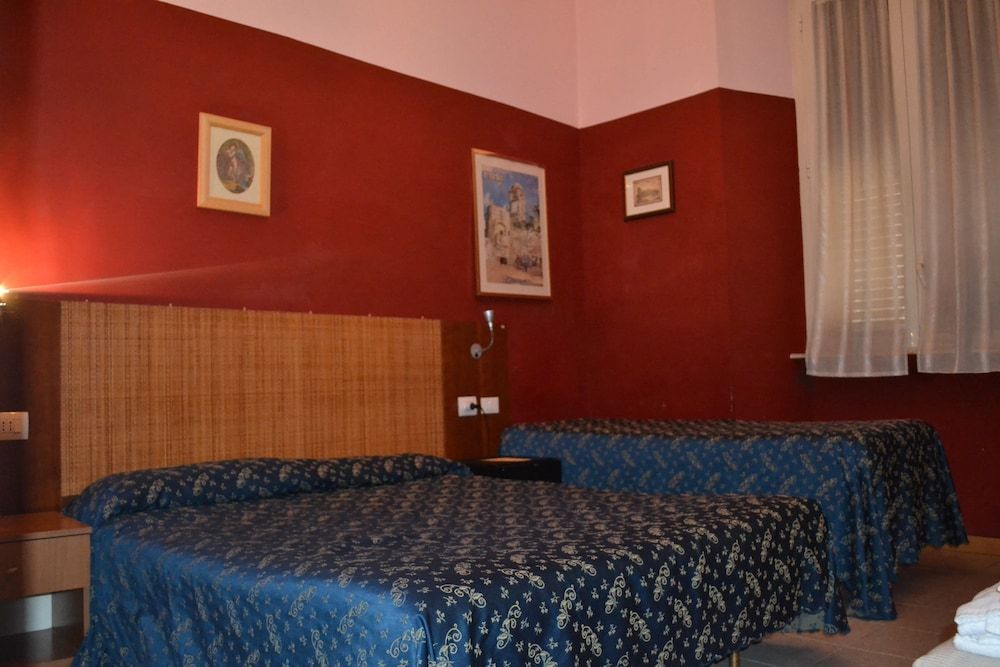 Hotel Ferraro Triple Room 7