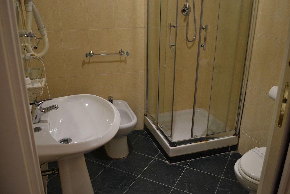 Hotel Ferraro Quadruple Room 2