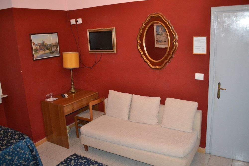 Hotel Ferraro Quadruple Room 4