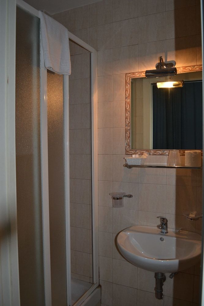 Hotel Ferraro Triple Room 5