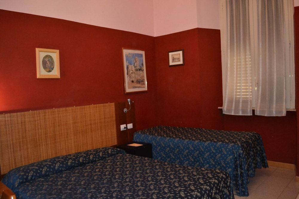 Hotel Ferraro Triple Room 2