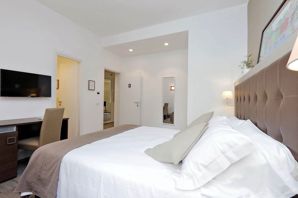 Victory Rooms Deluxe Double or Twin Room, City View 6