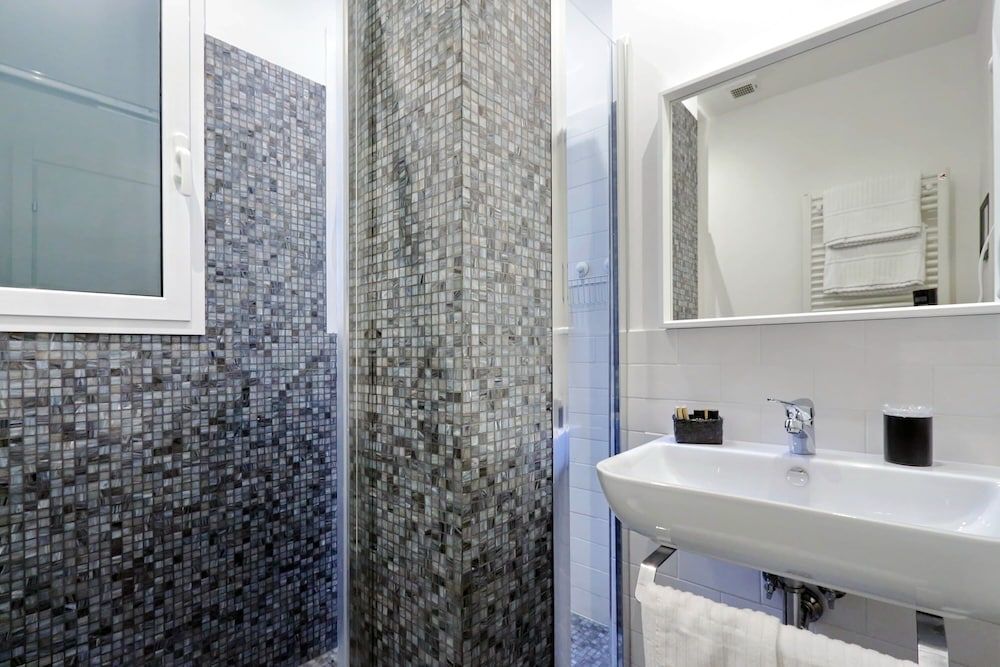 Victory Rooms Executive Double or Twin Room, Courtyard View 6