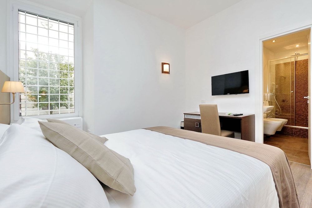 Victory Rooms Deluxe Double or Twin Room, City View 4