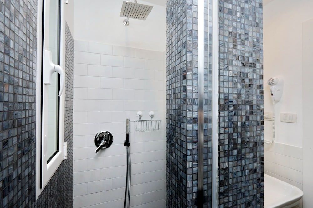 Victory Rooms Executive Double or Twin Room, Courtyard View 7