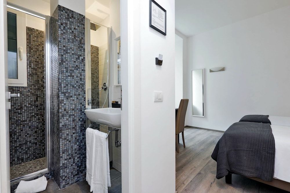 Victory Rooms Executive Double or Twin Room, Courtyard View 9