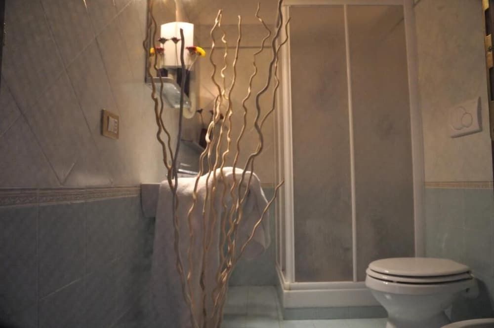 Double B Carlo Alberto Economy Quadruple Room 10