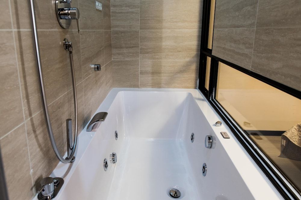 Unicum Vite Superior Room, 1 King Bed, Jetted Tub 4