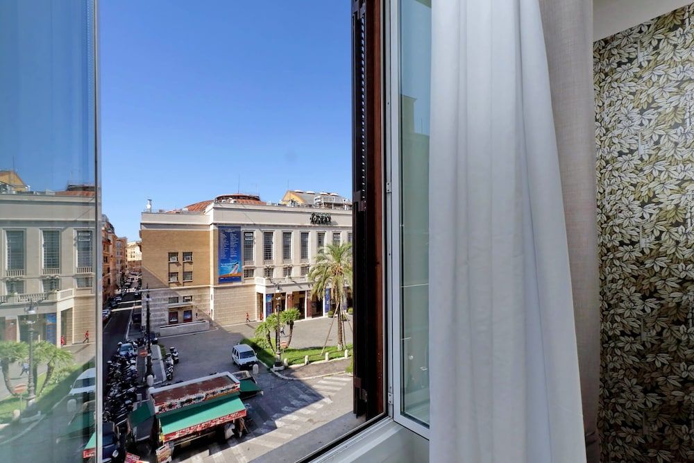 Opera 58 Deluxe Double Room 5