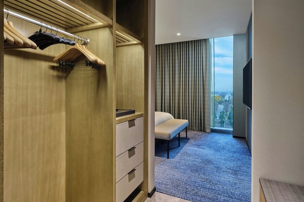 undefined The St. Regis Chicago 7