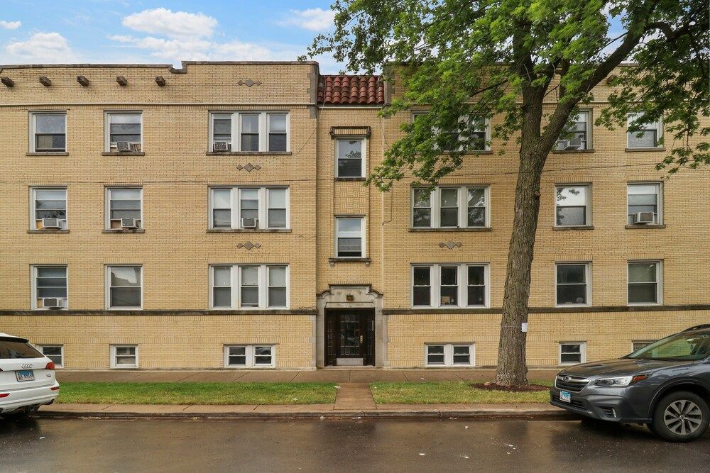 undefined Alluring 2BR Apt in Old Irving Park 3
