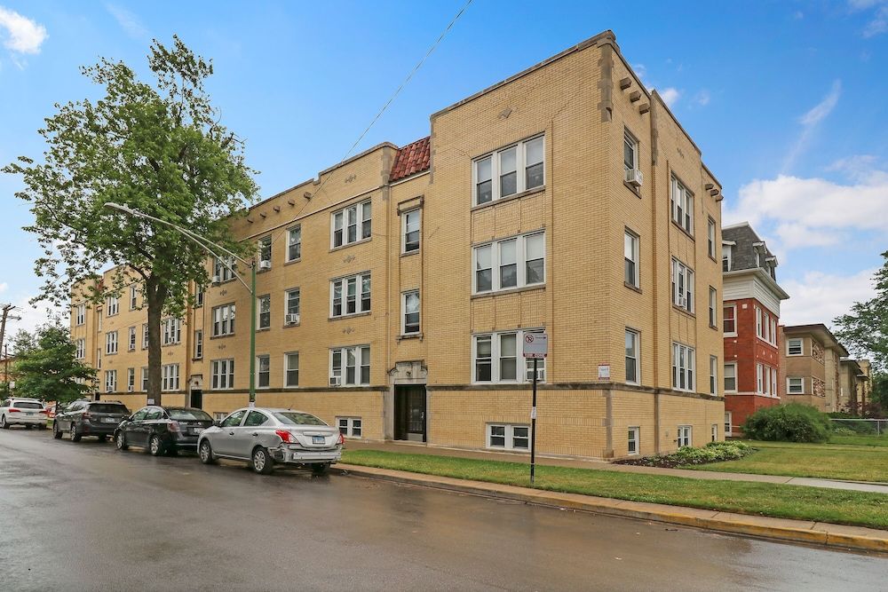 undefined Alluring 2BR Apt in Old Irving Park 4
