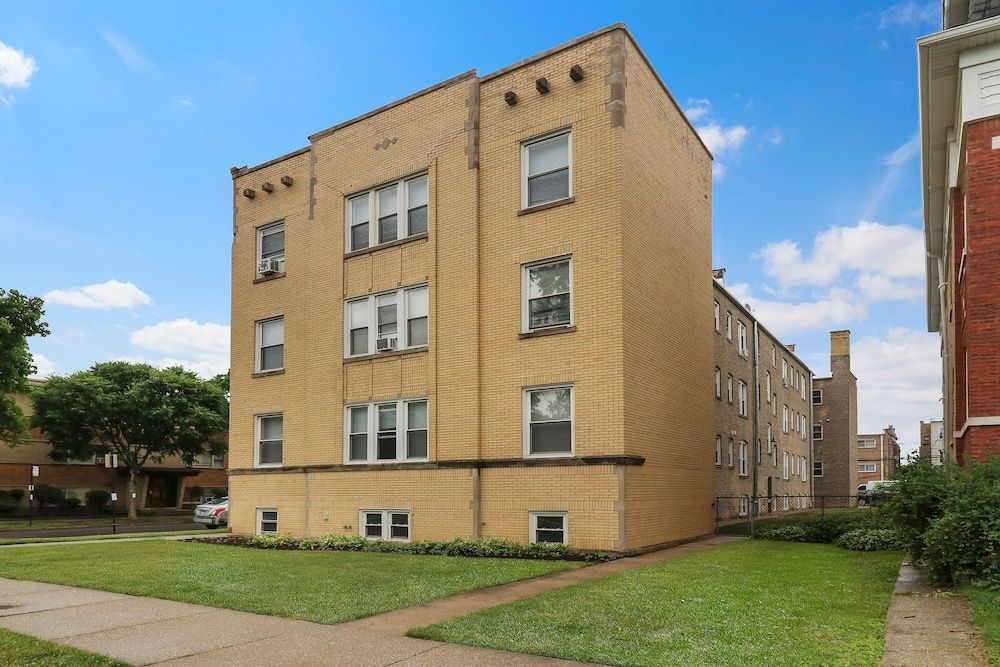 undefined Alluring 2BR Apt in Old Irving Park