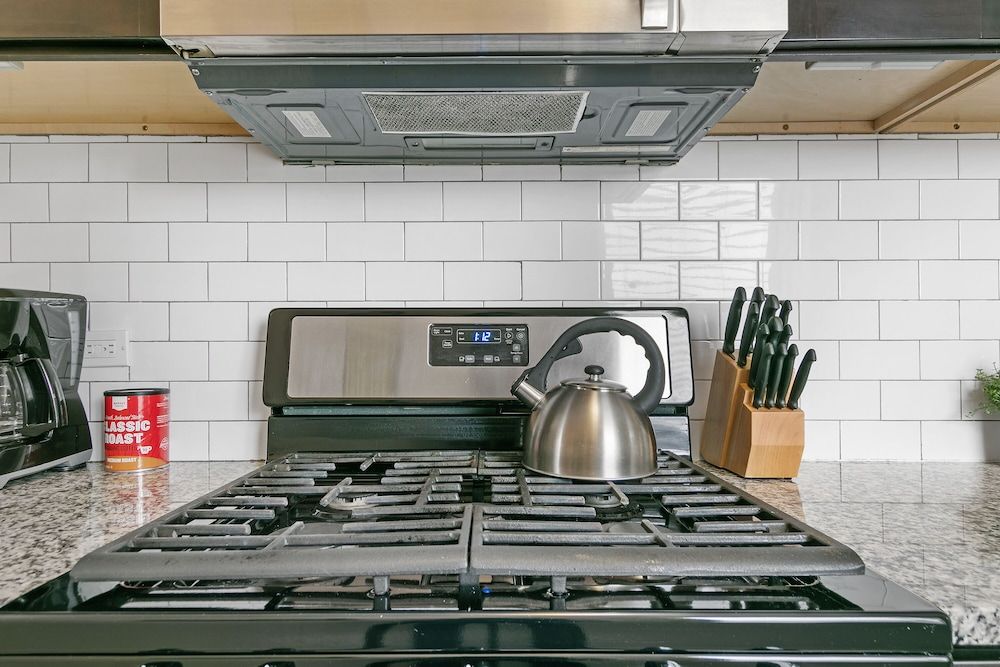 undefined 1BR Apt with King Bed in Rogers Park 10