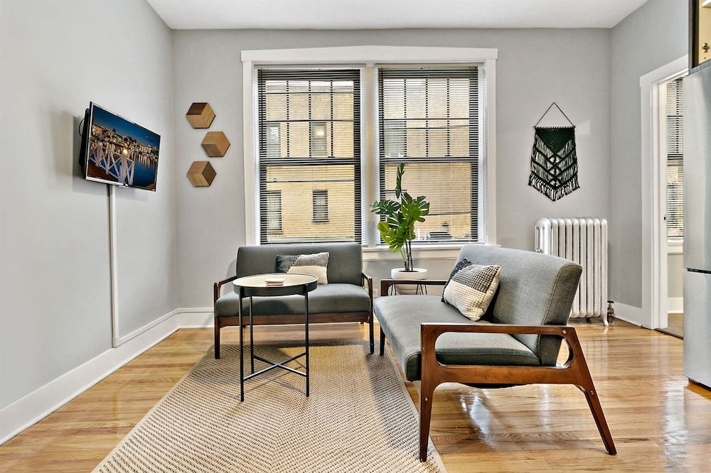 undefined 1BR Magnificent Apt in Belmont Chicago 7
