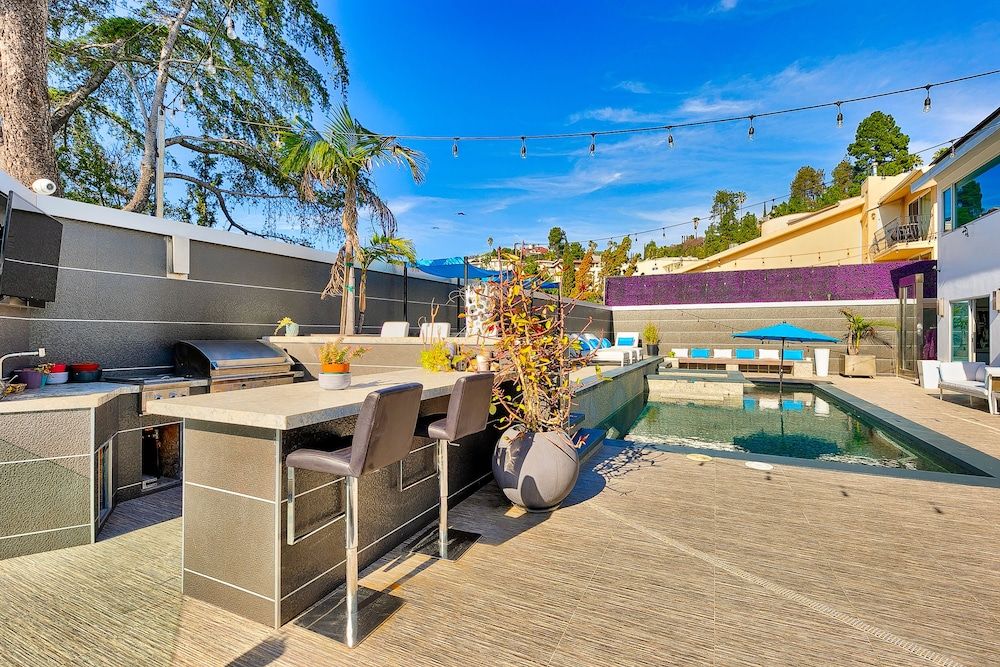 undefined Hollywood Estate with Stunning Views 8