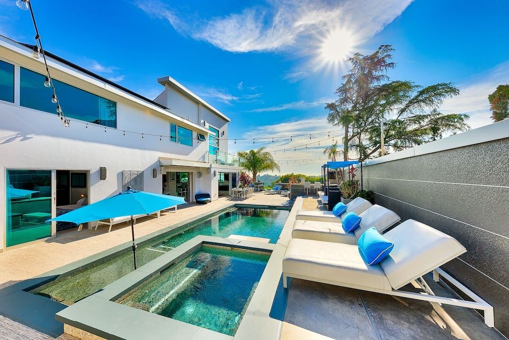 undefined Hollywood Estate with Stunning Views 5