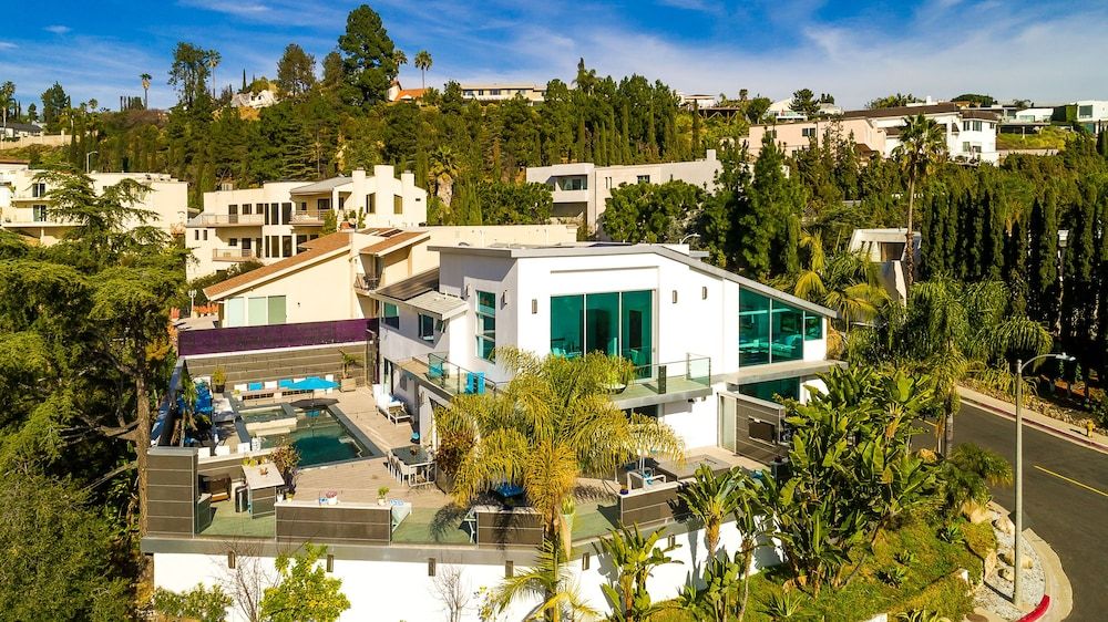 undefined Hollywood Estate with Stunning Views 4