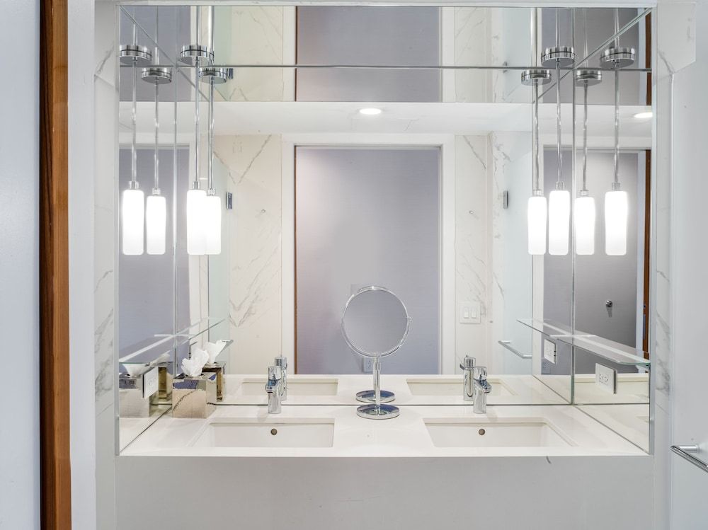 33 Hotel, New York City, Seaport Superior Room, 1 King Bed (Courtyard) 6